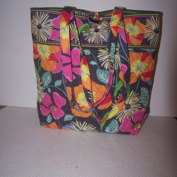 NWT VERA BRADLEY  JAZZY BLOOMS  LARGE TRAVEL BAG - Picture 1 of 4